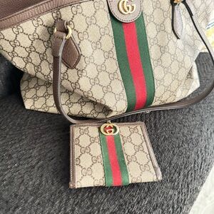 GUCCI
Beige and Brown Wallet with Red and Green Stripe-Pre-loved